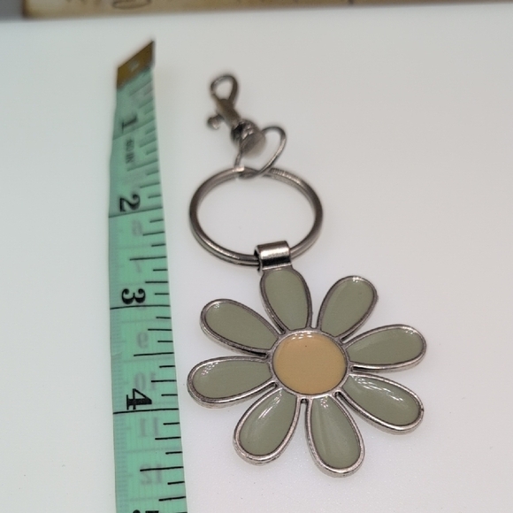 Floral Keychain Daisy Bag Charm with Green and Yellow Accents - Picture 3 of 5